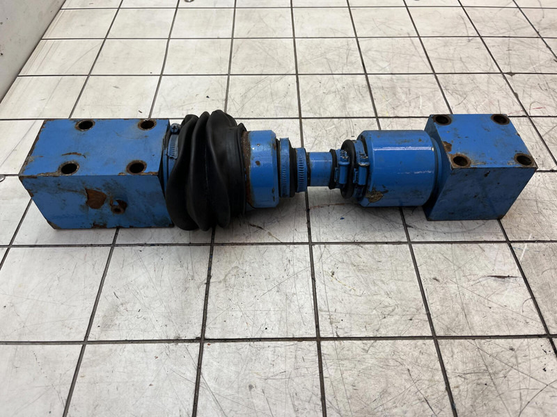 Liebherr LTM 1400-7.1 - Hydraulic cylinder for Crane: picture 1 Liebherr LTM 1400-7.1 - Hydraulic cylinder for Crane: picture 1