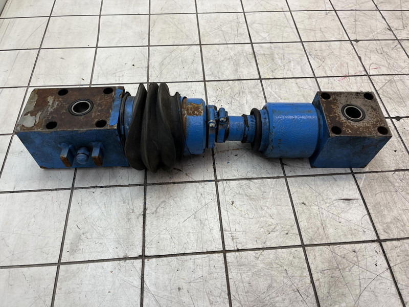 Liebherr LTM 1400-7.1 - Hydraulic cylinder for Crane: picture 5 Liebherr LTM 1400-7.1 - Hydraulic cylinder for Crane: picture 5