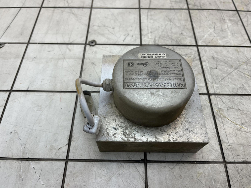 Liebherr LTM 1400-7.1 angle transmitter - Sensor for Crane: picture 3 Liebherr LTM 1400-7.1 angle transmitter - Sensor for Crane: picture 3