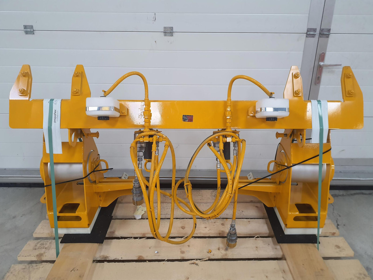 Liebherr LTM 1750-9.1 Luffing cylinder lifting device rear - Body and exterior for Mobile crane: picture 1 Liebherr LTM 1750-9.1 Luffing cylinder lifting device rear - Body and exterior for Mobile crane: picture 1