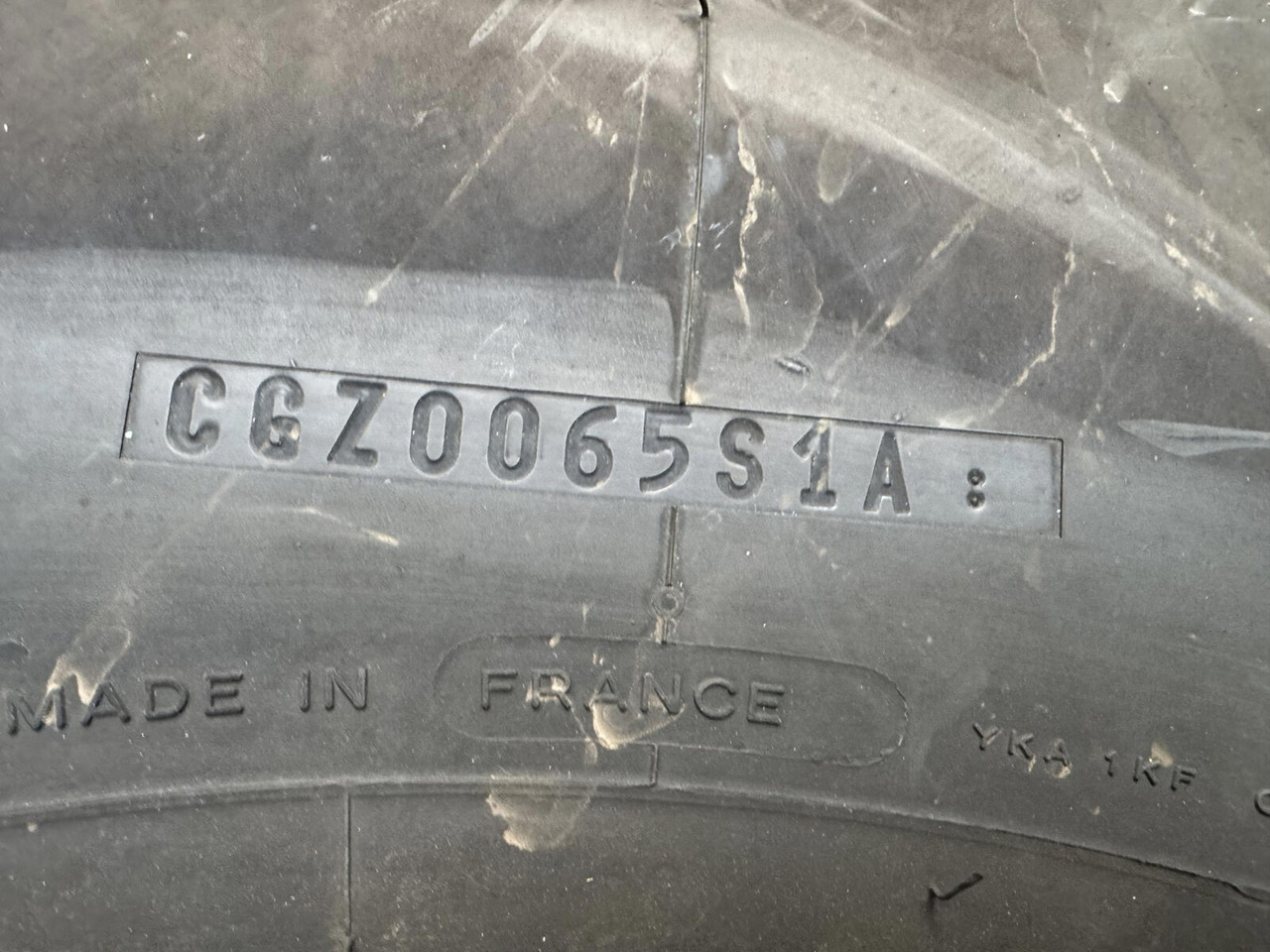 Liebherr Wheel 445/95 R25 10 12 1p - Wheel and tire package for Crane: picture 4 Liebherr Wheel 445/95 R25 10 12 1p - Wheel and tire package for Crane: picture 4