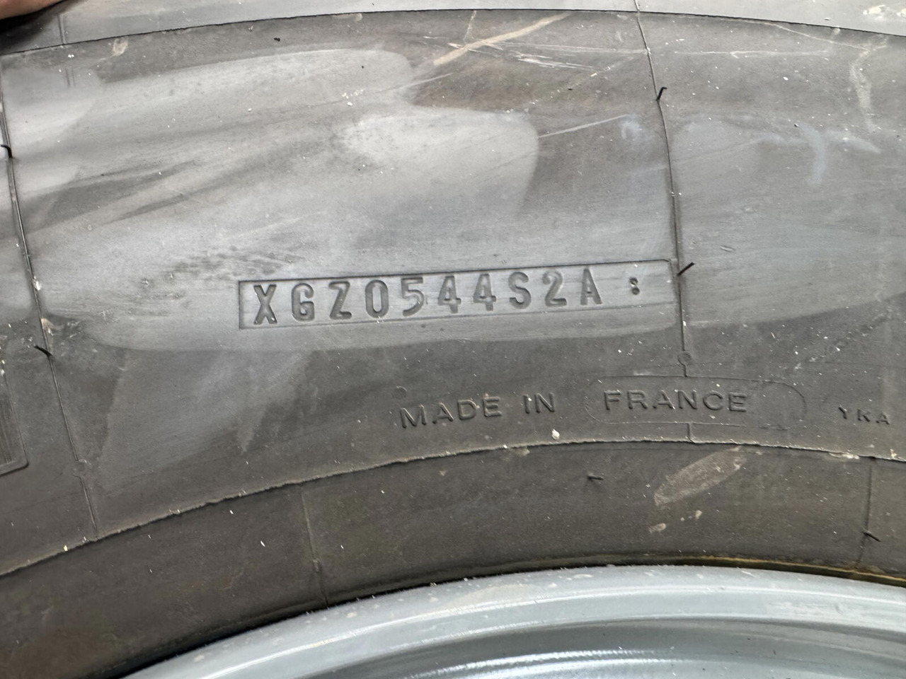 Liebherr Wheel 445/95 R25 10 12 1p - Wheel and tire package for Crane: picture 5 Liebherr Wheel 445/95 R25 10 12 1p - Wheel and tire package for Crane: picture 5