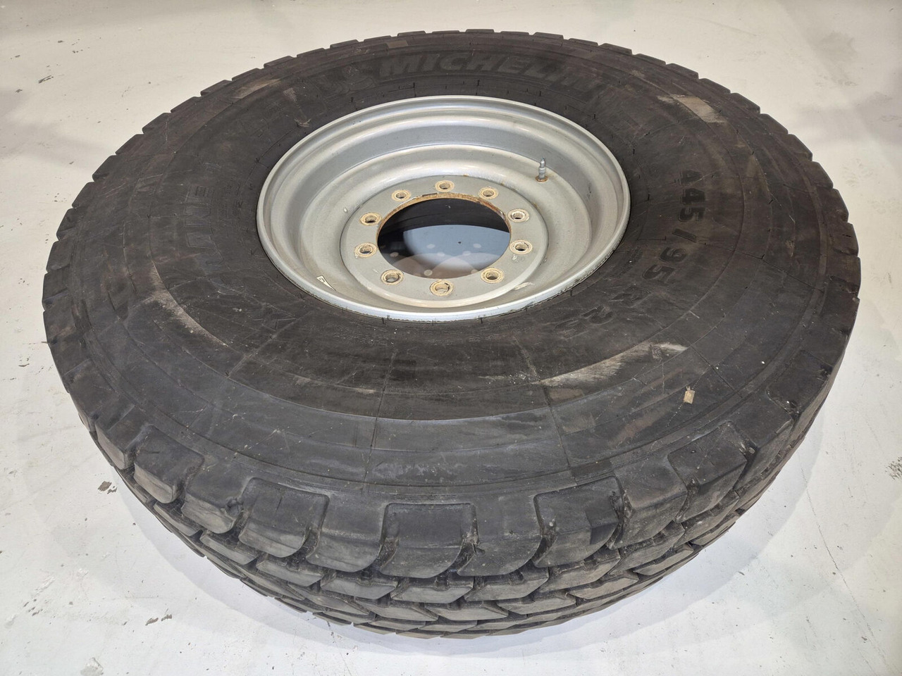 Liebherr Wheel 445/95R25 10 12 1p - Wheel and tire package: picture 1 Liebherr Wheel 445/95R25 10 12 1p - Wheel and tire package: picture 1
