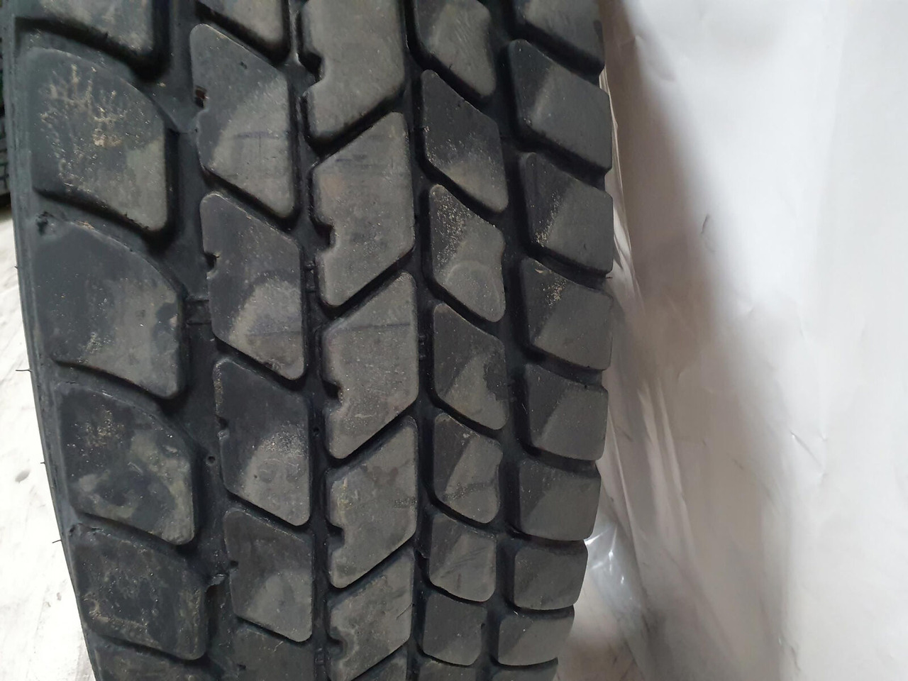 Liebherr Wheel 445/95R25 10 12 1p - Wheel and tire package: picture 4 Liebherr Wheel 445/95R25 10 12 1p - Wheel and tire package: picture 4