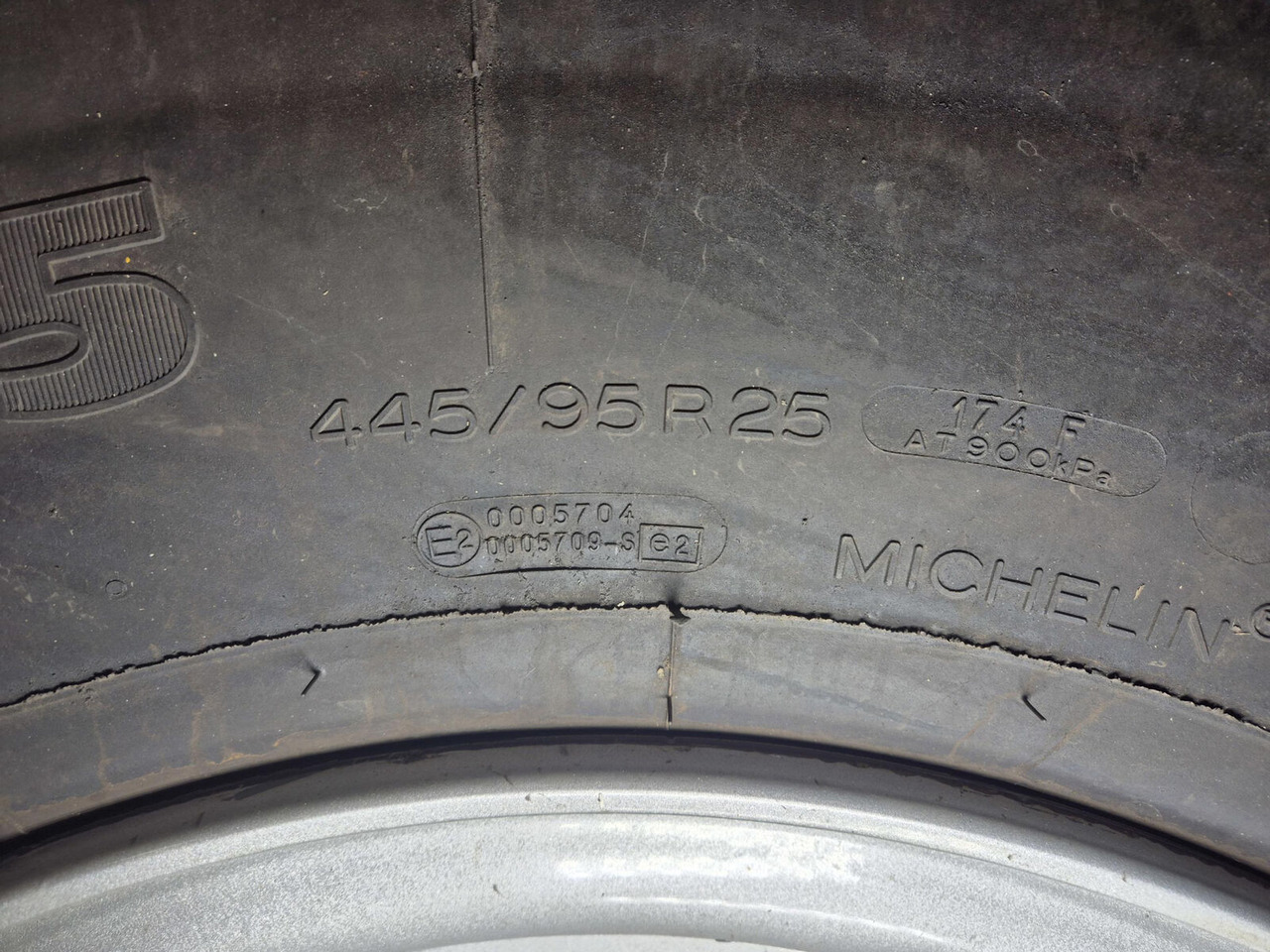 Liebherr Wheel 445/95R25 10 12 1p - Wheel and tire package: picture 5 Liebherr Wheel 445/95R25 10 12 1p - Wheel and tire package: picture 5