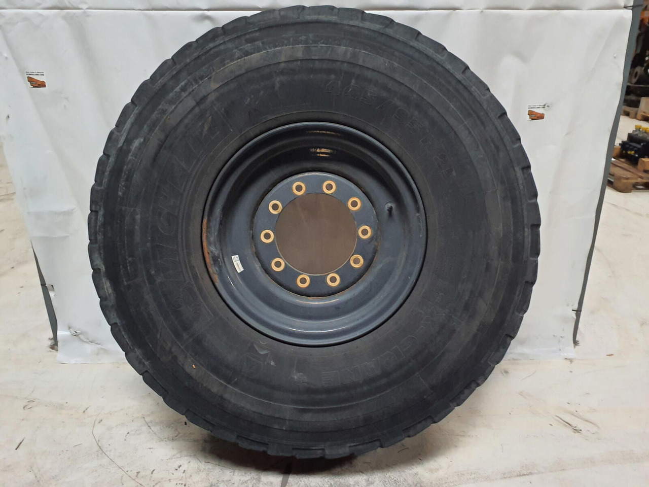 Liebherr Wheel 445/95R25 10 12 1p - Wheel and tire package: picture 1 Liebherr Wheel 445/95R25 10 12 1p - Wheel and tire package: picture 1