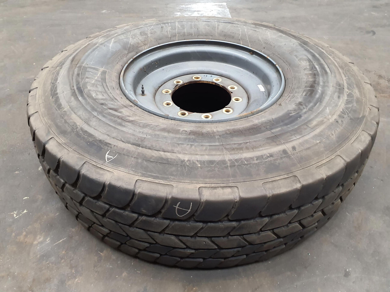 Liebherr Wheel 445/95R25 10 12.3 1p - Wheel and tire package: picture 2 Liebherr Wheel 445/95R25 10 12.3 1p - Wheel and tire package: picture 2
