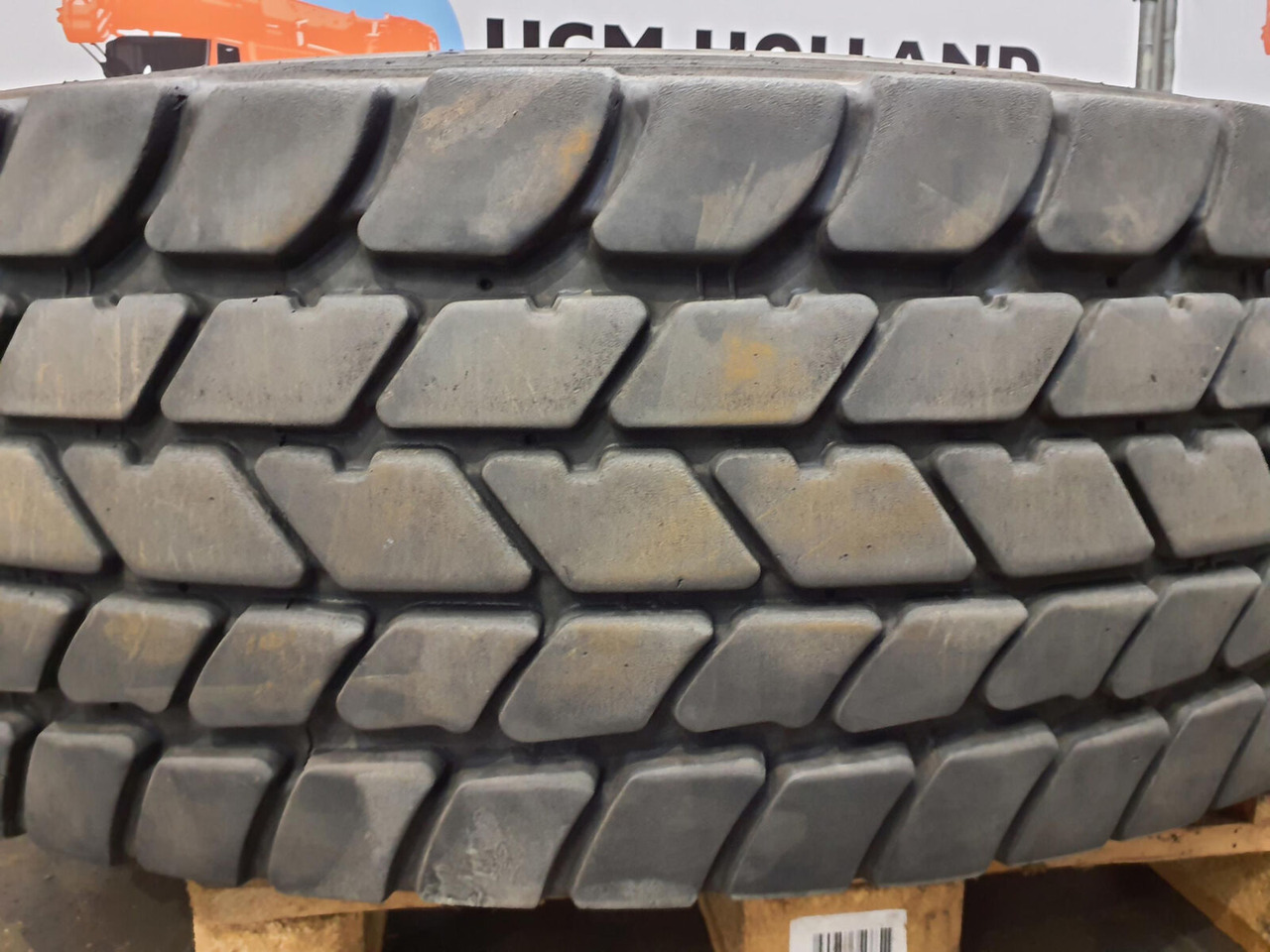 Liebherr Wheel 445/95R25 10 12.3 1p - Wheel and tire package: picture 3 Liebherr Wheel 445/95R25 10 12.3 1p - Wheel and tire package: picture 3
