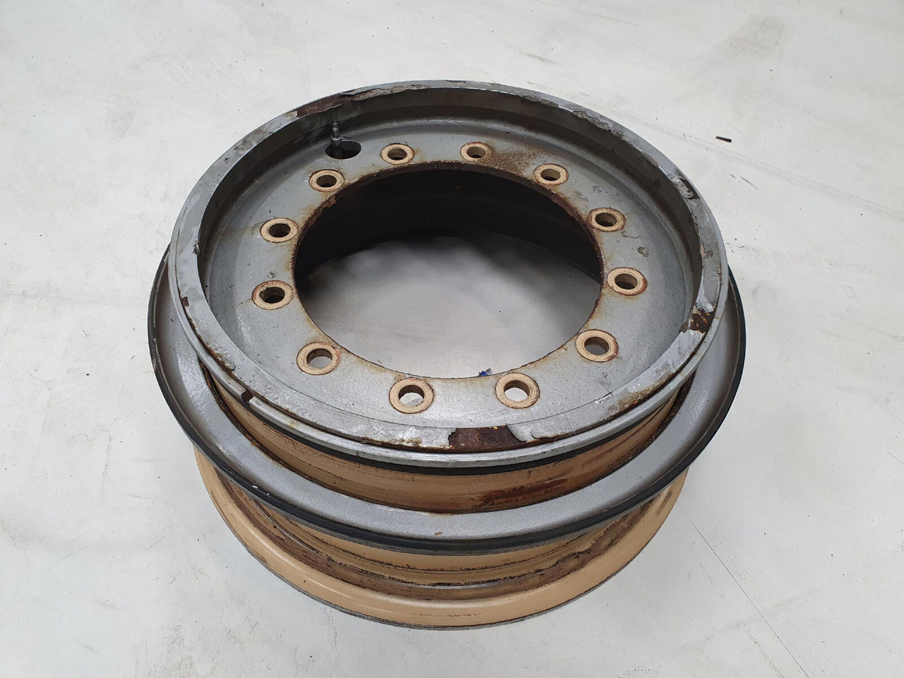 Rim 385/95R25 12 5.5 3p - Rim for Crane: picture 1 Rim 385/95R25 12 5.5 3p - Rim for Crane: picture 1