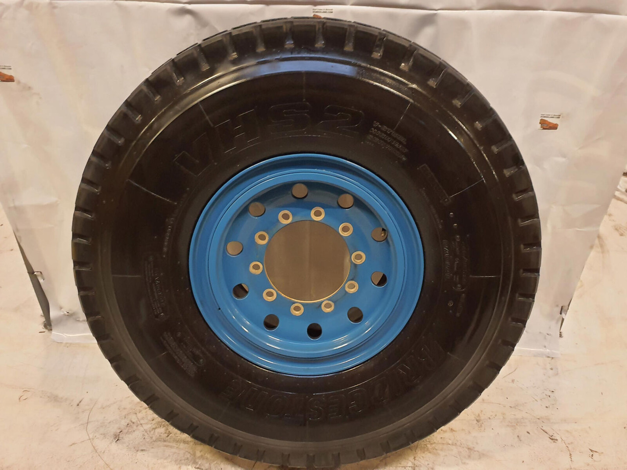 Tadano Faun Wheel 445/95R25 10 6.5 3p - Wheel and tire package for Crane: picture 3 Tadano Faun Wheel 445/95R25 10 6.5 3p - Wheel and tire package for Crane: picture 3