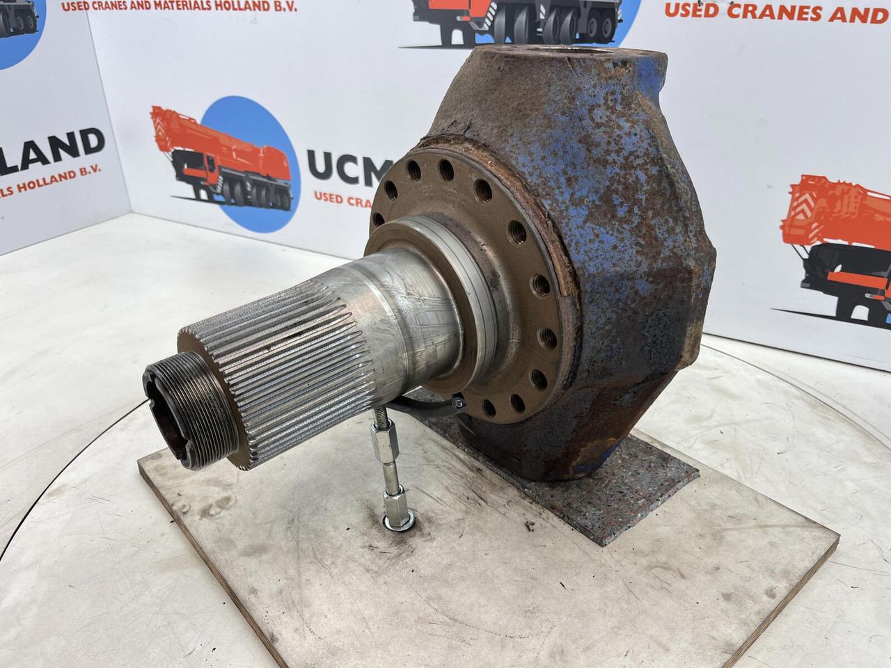 Terex AC 155, AC 205 Steering knuckle 16 holes - Steering knuckle for Mobile crane: picture 1 Terex AC 155, AC 205 Steering knuckle 16 holes - Steering knuckle for Mobile crane: picture 1