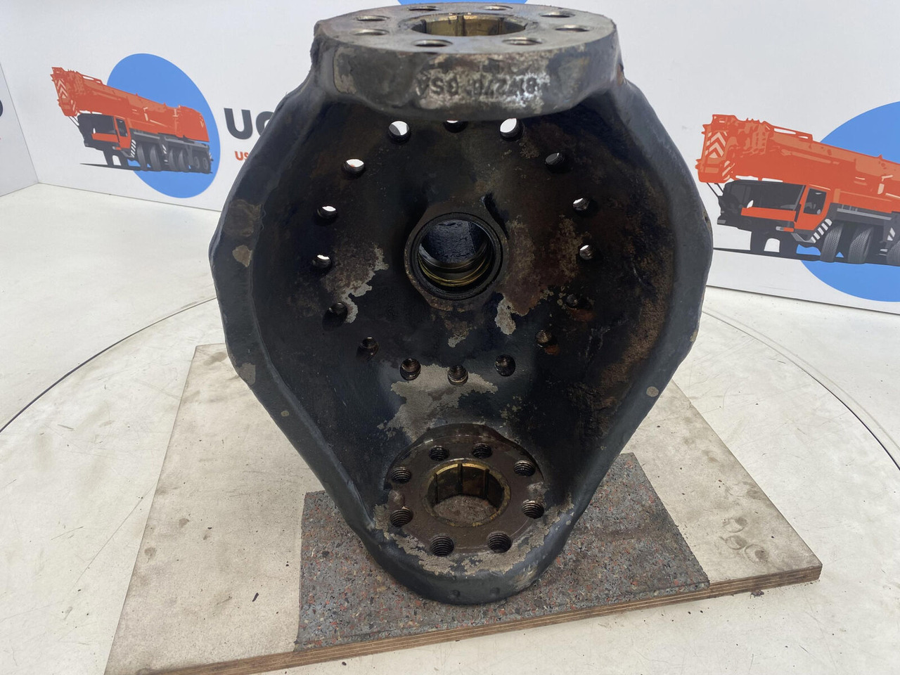 Terex Demag AC 35 Steering knuckle 16 holes axle 1 - Steering knuckle for Mobile crane: picture 5 Terex Demag AC 35 Steering knuckle 16 holes axle 1 - Steering knuckle for Mobile crane: picture 5
