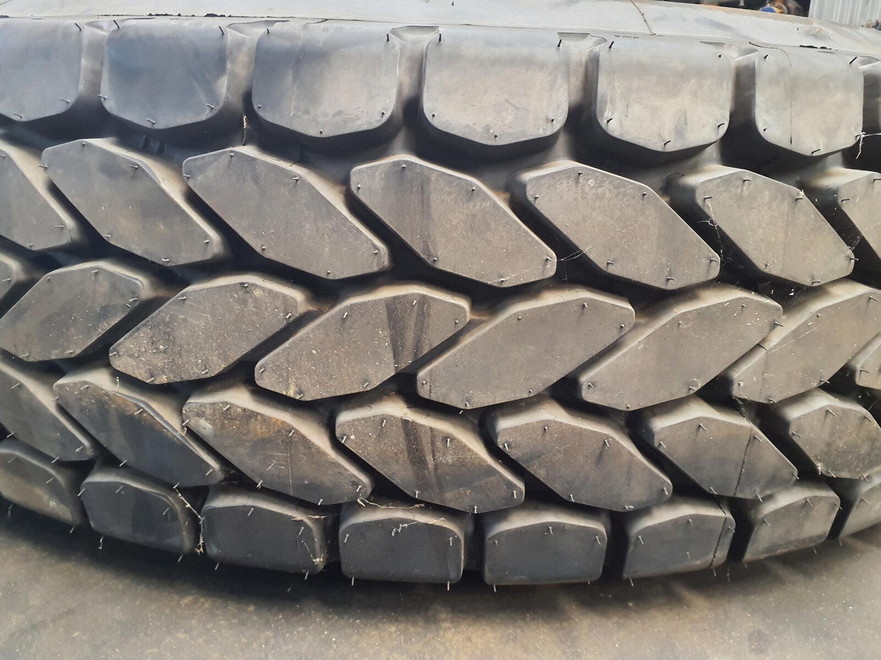 Wheel and tire package for Crane Wheel 385/95R25 10 5.5 3p: picture 6 Wheel and tire package for Crane Wheel 385/95R25 10 5.5 3p: picture 6