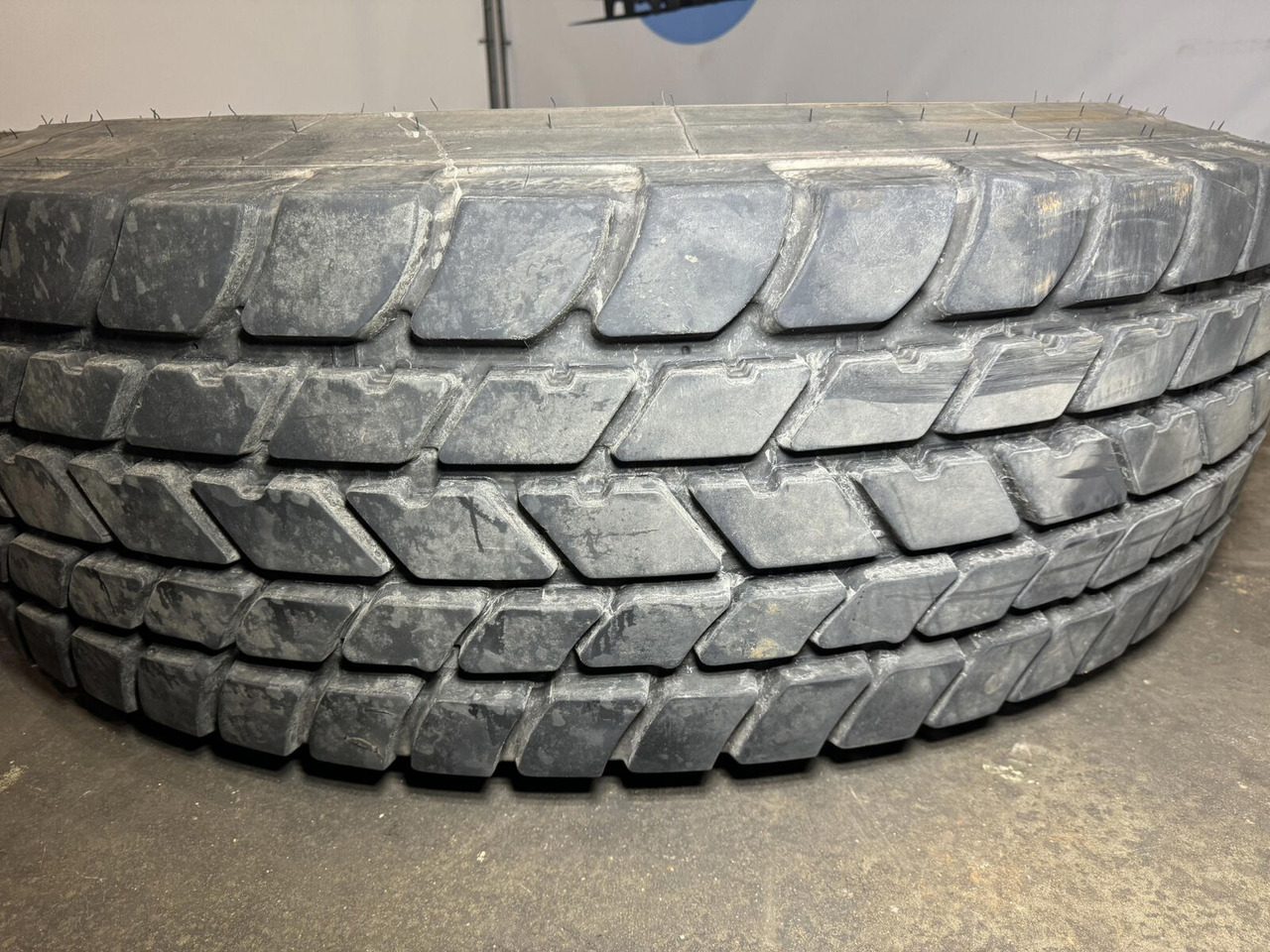 Wheel 445/95R25 10 12.3 1p - Wheel and tire package: picture 2 Wheel 445/95R25 10 12.3 1p - Wheel and tire package: picture 2