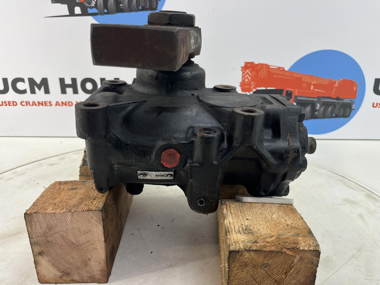 ZF Steering Box 130bar - Steering gear for Mobile crane: picture 1 ZF Steering Box 130bar - Steering gear for Mobile crane: picture 1
