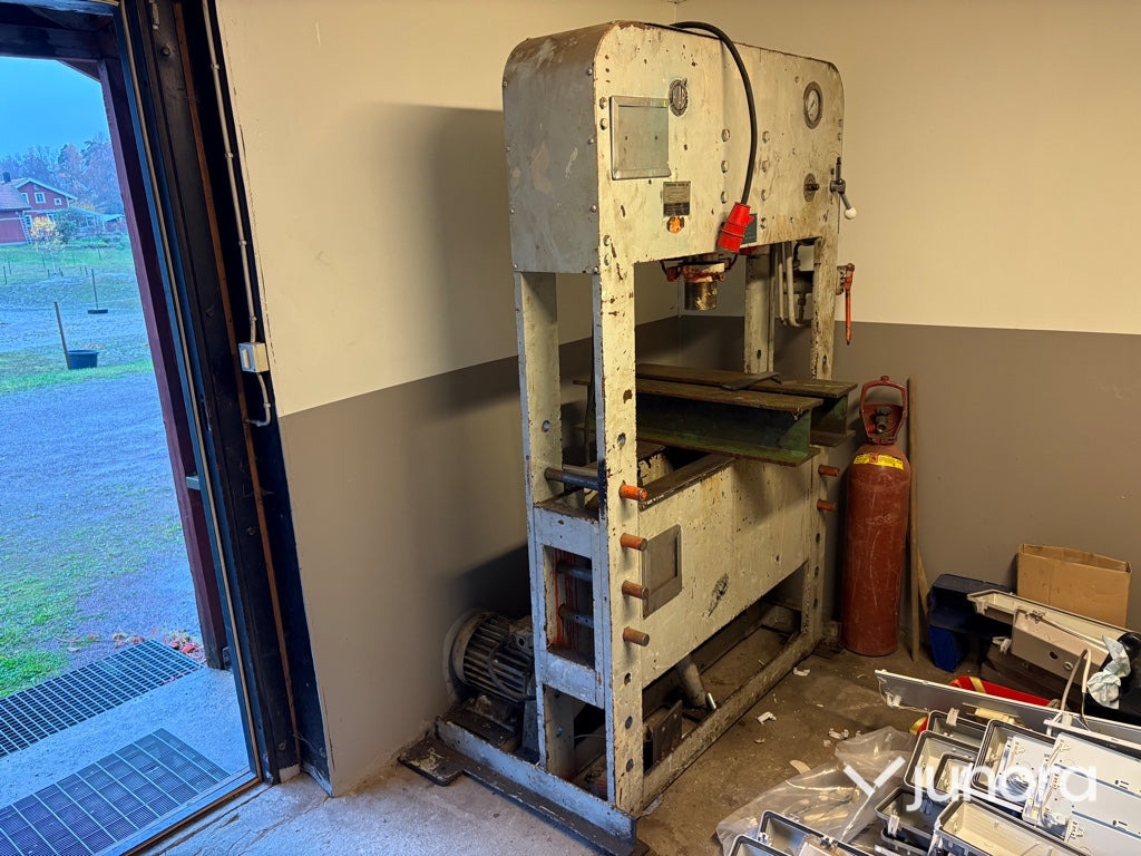 Hydraulpress - Hiab H100E, 100 ton - Press brake: picture 4 Hydraulpress - Hiab H100E, 100 ton - Press brake: picture 4