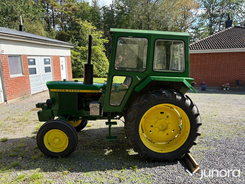 John Deere 2130 - Farm tractor: picture 2 John Deere 2130 - Farm tractor: picture 2