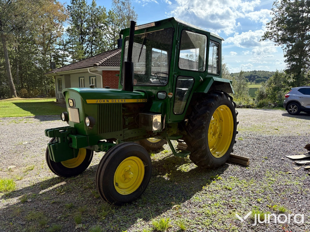 Traktor - John Deere 2130 - Farm tractor: picture 1 Traktor - John Deere 2130 - Farm tractor: picture 1