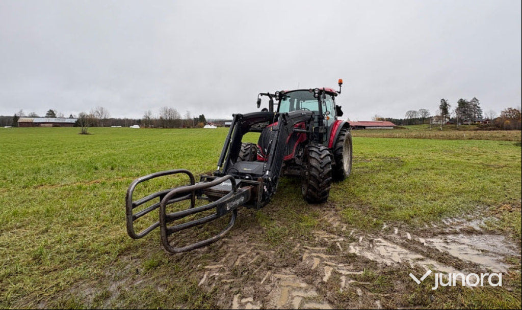 Traktor - Valtra A115 - Farm tractor: picture 1 Traktor - Valtra A115 - Farm tractor: picture 1
