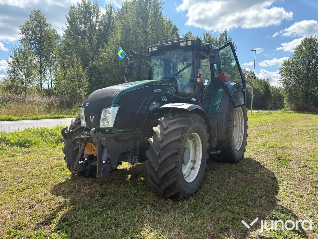 Valtra T203 - Farm tractor: picture 4 Valtra T203 - Farm tractor: picture 4