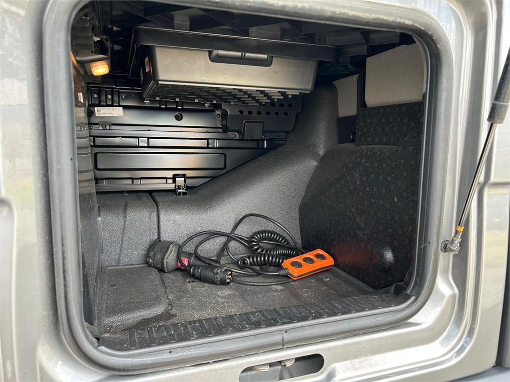 Container transporter/ Swap body truck MAN TGL 8-220 4x2 BL incl. 2 stk veksellad: picture 16