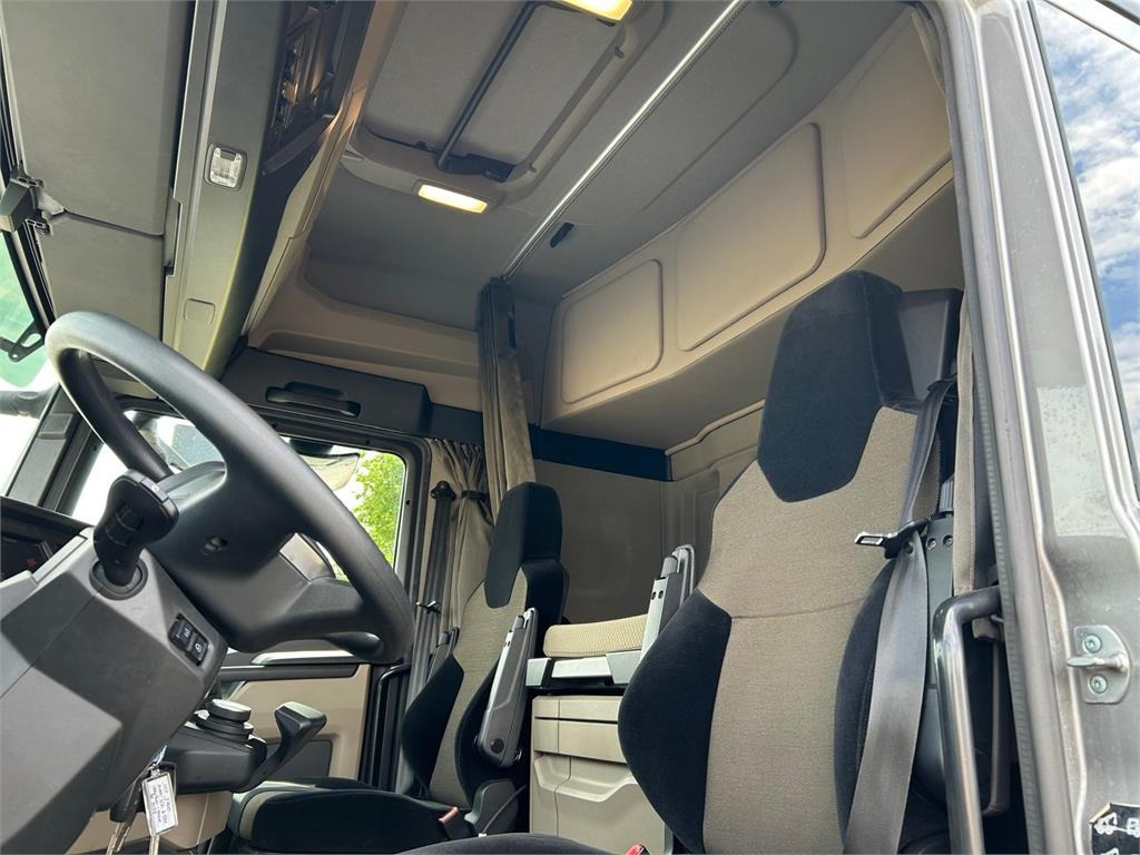 Container transporter/ Swap body truck MAN TGL 8-220 4x2 BL incl. 2 stk veksellad: picture 23