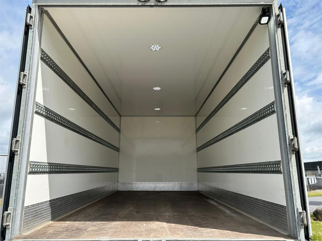 Container transporter/ Swap body truck MAN TGL 8-220 4x2 BL incl. 2 stk veksellad: picture 8