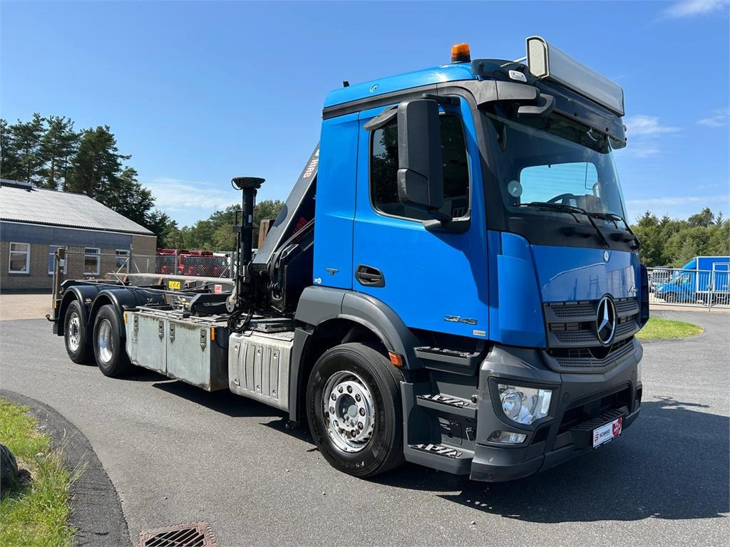 Mercedes-Benz Antos 2546 - Hiab 192 E kran - Skip loader truck: picture 2 Mercedes-Benz Antos 2546 - Hiab 192 E kran - Skip loader truck: picture 2
