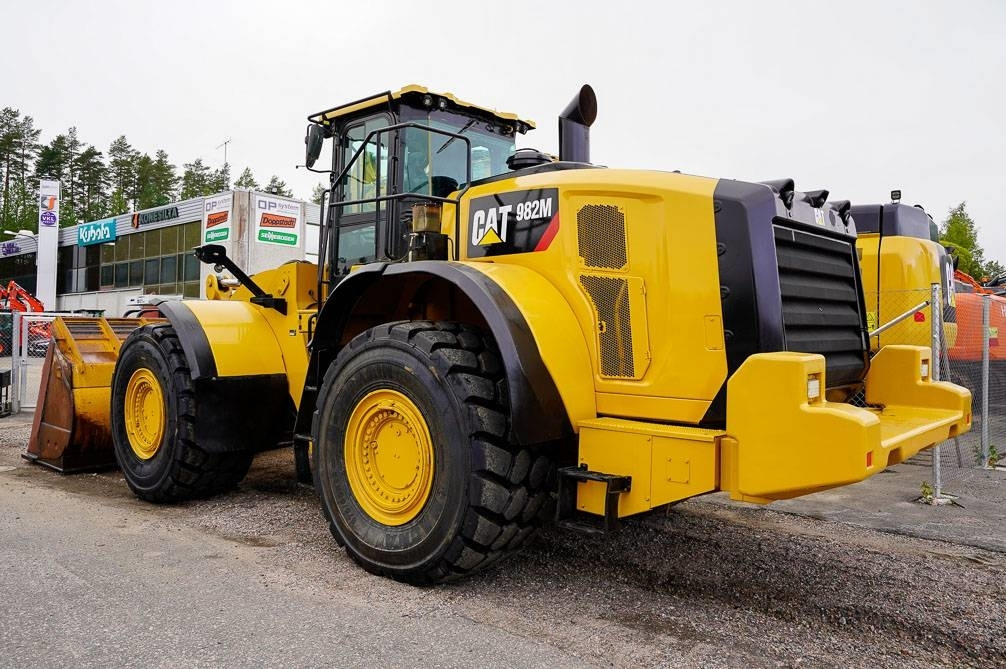 Wheel loader CAT 982M UUDET RENKAAT: picture 11
