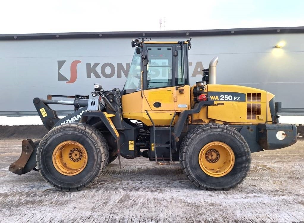 Wheel loader Komatsu MYYTY! SOLD! WA250PZ-5 RASVARI, VAAKA YM.: picture 1