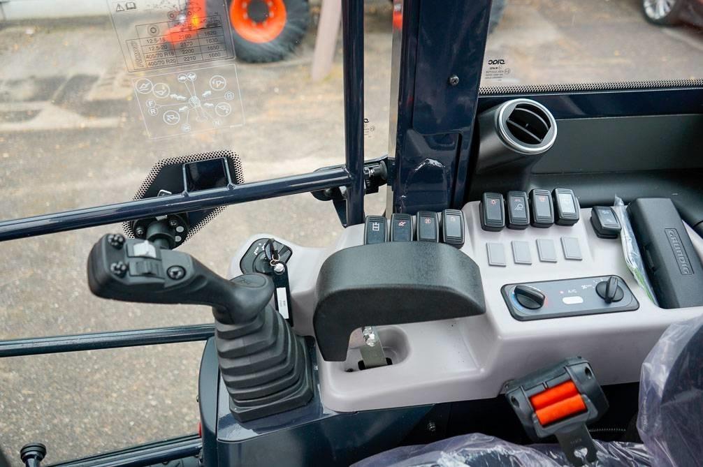 Wheel loader Kubota R090 VARUSTELTU: picture 23