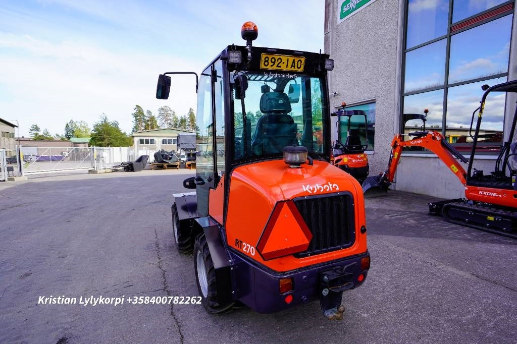 Kubota RT270 UUDET RENKAAT - Compact loader: picture 3 Kubota RT270 UUDET RENKAAT - Compact loader: picture 3