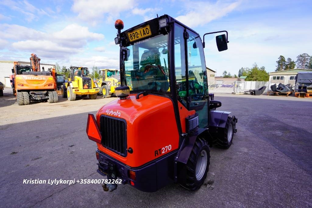 Kubota RT270 UUDET RENKAAT - Compact loader: picture 5 Kubota RT270 UUDET RENKAAT - Compact loader: picture 5