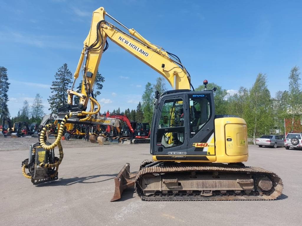 New Holland Kobelco E140CSR MOTOVARUSTUKSELLA - Crawler excavator: picture 1 New Holland Kobelco E140CSR MOTOVARUSTUKSELLA - Crawler excavator: picture 1