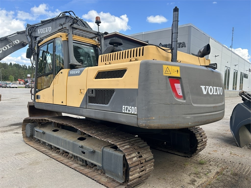 Volvo EC250DNL PYÖRITTÄJÄLLÄ - Crawler excavator: picture 3 Volvo EC250DNL PYÖRITTÄJÄLLÄ - Crawler excavator: picture 3