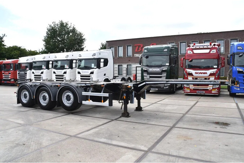 D-Tec FT VCC-01 - SAF AXLES - LIFT AXLE - DISC BRAKES - 3 x EXTENDABLE - TOP CONDITION - - Container transporter/ Swap body semi-trailer: picture 1 D-Tec FT VCC-01 - SAF AXLES - LIFT AXLE - DISC BRAKES - 3 x EXTENDABLE - TOP CONDITION - - Container transporter/ Swap body semi-trailer: picture 1