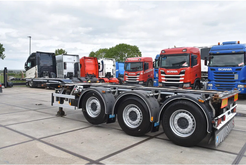 D-Tec FT VCC-01 - SAF AXLES - LIFT AXLE - DISC BRAKES - 3 x EXTENDABLE - TOP CONDITION - - Container transporter/ Swap body semi-trailer: picture 4 D-Tec FT VCC-01 - SAF AXLES - LIFT AXLE - DISC BRAKES - 3 x EXTENDABLE - TOP CONDITION - - Container transporter/ Swap body semi-trailer: picture 4
