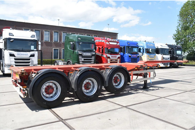 Nooteboom containerchassis - LIFT AXLE - DISC BRAKES - BPW AXLES - 2 x EXTENDABLE - - Container transporter/ Swap body semi-trailer: picture 2 Nooteboom containerchassis - LIFT AXLE - DISC BRAKES - BPW AXLES - 2 x EXTENDABLE - - Container transporter/ Swap body semi-trailer: picture 2