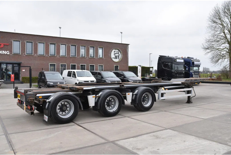Renders ROC 16.30 - LIFT AXLE - BPW AXLES - DISC BRAKES - GOOD CONDITION - - Container transporter/ Swap body semi-trailer: picture 2 Renders ROC 16.30 - LIFT AXLE - BPW AXLES - DISC BRAKES - GOOD CONDITION - - Container transporter/ Swap body semi-trailer: picture 2