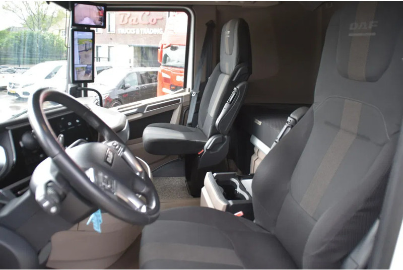 DAF XG 480 4x2 - 230 TKM - CAMERA SYSTEM - PARK. AIRCO - 2 x FUEL TANKS - APPLE CARPLAY/ANDROID - LED LIGHTS - TOP CONDITION - - Tractor unit: picture 4 DAF XG 480 4x2 - 230 TKM - CAMERA SYSTEM - PARK. AIRCO - 2 x FUEL TANKS - APPLE CARPLAY/ANDROID - LED LIGHTS - TOP CONDITION - - Tractor unit: picture 4