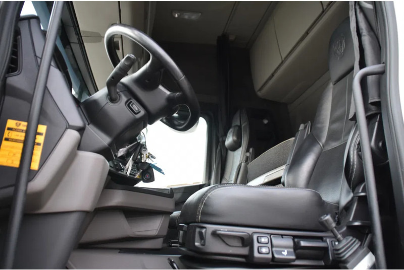 Scania R 460 NGS 6x4NB - SUPER - FULL AIR - RETARDER - 148 TKM - PARK. AIRCO - HYDRAULIC SYSTEM - LED - LEATHER SEATS - EXCELLENT CONDI - Tractor unit: picture 4 Scania R 460 NGS 6x4NB - SUPER - FULL AIR - RETARDER - 148 TKM - PARK. AIRCO - HYDRAULIC SYSTEM - LED - LEATHER SEATS - EXCELLENT CONDI - Tractor unit: picture 4