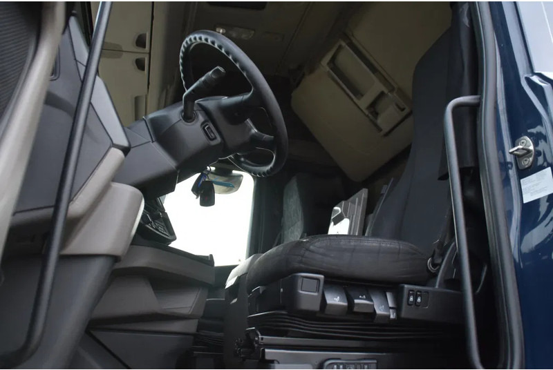 Scania S450 NGS 4x2NB - FULL AIR - 858 TKM - RETARDER - PARK. AIRCO - 2 x FUEL TANKS - TOP CONDITION - - Tractor unit: picture 4 Scania S450 NGS 4x2NB - FULL AIR - 858 TKM - RETARDER - PARK. AIRCO - 2 x FUEL TANKS - TOP CONDITION - - Tractor unit: picture 4