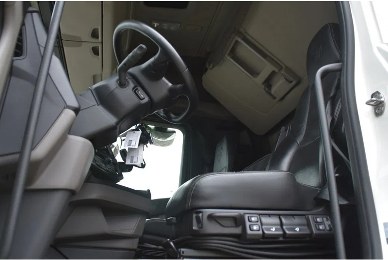 Scania S460 NGS 4x2NB - ONLY 104 TKM - FULL AIR - PARK. AIRCO - LEATHER SEATS - 2 x FUEL TANKS - LED LIGHTS - EXCELLENT CONDITION - - Tractor unit: picture 4 Scania S460 NGS 4x2NB - ONLY 104 TKM - FULL AIR - PARK. AIRCO - LEATHER SEATS - 2 x FUEL TANKS - LED LIGHTS - EXCELLENT CONDITION - - Tractor unit: picture 4