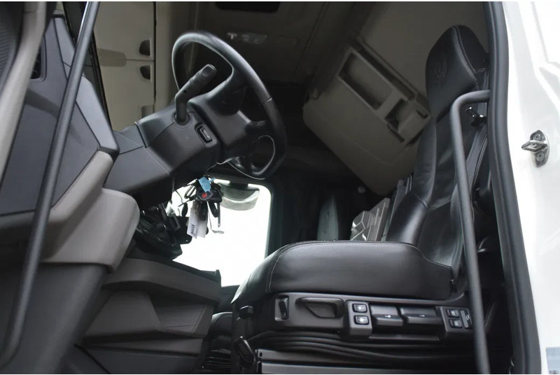 Scania S460 NGS 4x2NB - ONLY 108 TKM - FULL AIR - PARK. AIRCO - LEATHER SEATS - 2 x FUEL TANKS - LED LIGHTS - EXCELLENT CONDITION - - Tractor unit: picture 4 Scania S460 NGS 4x2NB - ONLY 108 TKM - FULL AIR - PARK. AIRCO - LEATHER SEATS - 2 x FUEL TANKS - LED LIGHTS - EXCELLENT CONDITION - - Tractor unit: picture 4