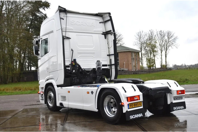 Scania S660 V8 NGS 4x2NB - NEW TACHO - RETARDER - FULL AIR - PARK. AIRCO - LEATHER SEATS - 2 x FUEL TANKS - ALCOA'S - LED - - Tractor unit: picture 3 Scania S660 V8 NGS 4x2NB - NEW TACHO - RETARDER - FULL AIR - PARK. AIRCO - LEATHER SEATS - 2 x FUEL TANKS - ALCOA'S - LED - - Tractor unit: picture 3