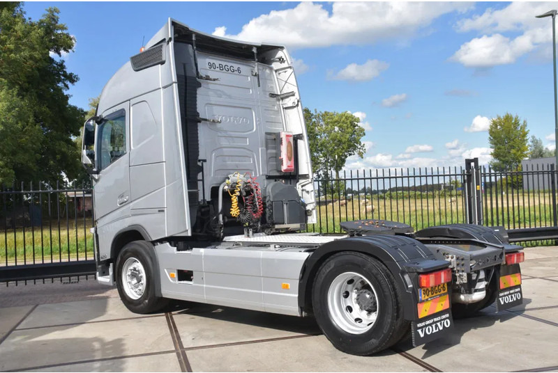 Volvo FH 420 Globe 4x2 - ADR FL - ONLY 670 TKM - PTO - AIRCO - DIFF. LOCK - GOOD CONDITION - - Tractor unit: picture 3 Volvo FH 420 Globe 4x2 - ADR FL - ONLY 670 TKM - PTO - AIRCO - DIFF. LOCK - GOOD CONDITION - - Tractor unit: picture 3