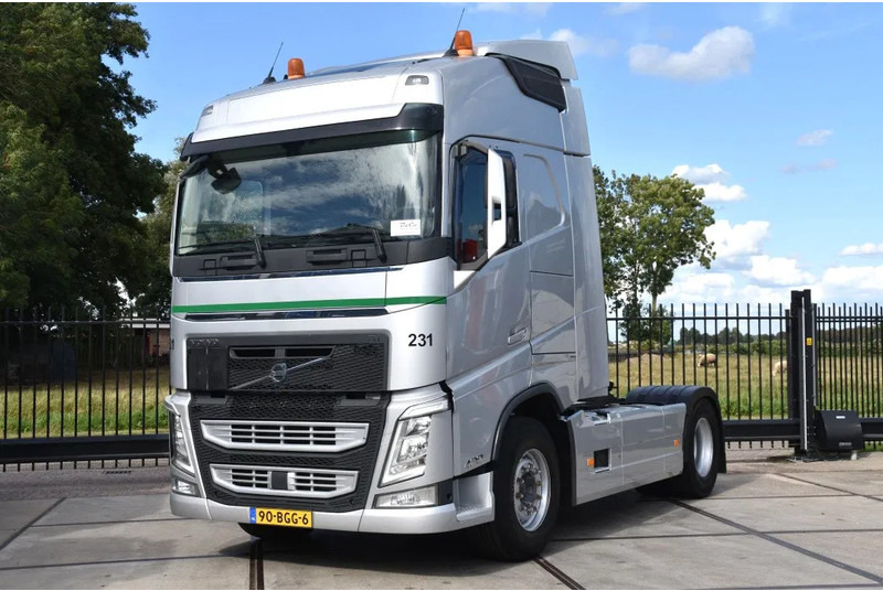 Volvo FH 420 Globe 4x2 - ADR FL - ONLY 670 TKM - PTO - AIRCO - DIFF. LOCK - GOOD CONDITION - - Tractor unit: picture 2 Volvo FH 420 Globe 4x2 - ADR FL - ONLY 670 TKM - PTO - AIRCO - DIFF. LOCK - GOOD CONDITION - - Tractor unit: picture 2