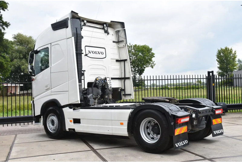 Volvo FH 460 Globe 4x2 - FULL AIR - 628 TKM - HYDRAULIC SYSTEM - PTO - NAVI - 2 x FUEL TANKS - - Tractor unit: picture 3 Volvo FH 460 Globe 4x2 - FULL AIR - 628 TKM - HYDRAULIC SYSTEM - PTO - NAVI - 2 x FUEL TANKS - - Tractor unit: picture 3