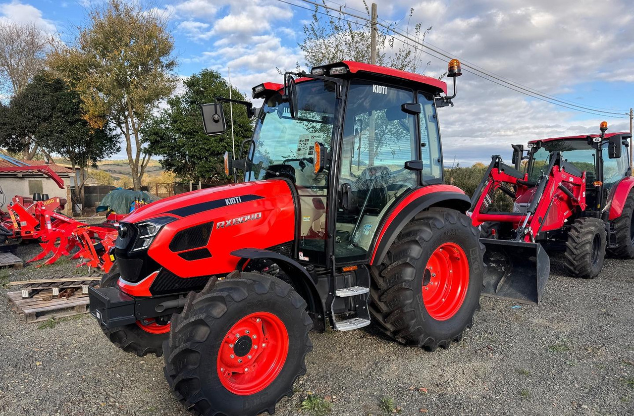 - Farm tractor: picture 1 - Farm tractor: picture 1