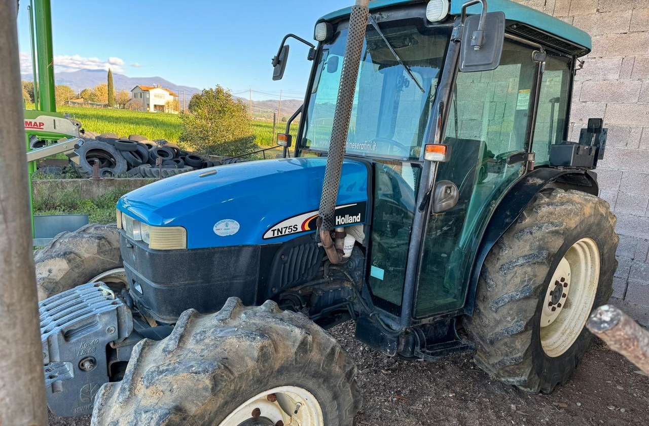 Trattore - Farm tractor: picture 2 Trattore - Farm tractor: picture 2